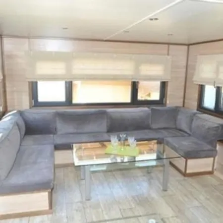 Mobilheim Zweiundvierzig In Campsite Lychen